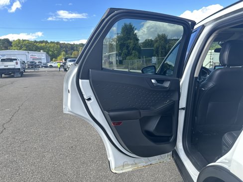 Used 2020 Ford Escape SE Sport image 29