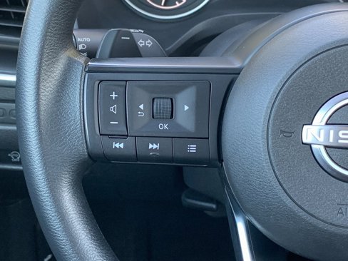 Used 2024 Nissan Rogue S image 10