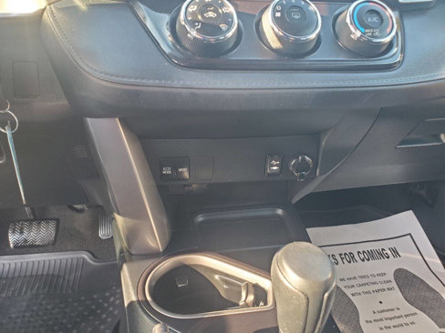 Used 2017 Toyota RAV4 LE image 17