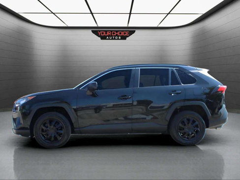 Used 2021 Toyota RAV4 LE image 2