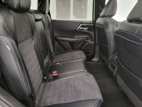 Used 2024 Mitsubishi Outlander SE image 40
