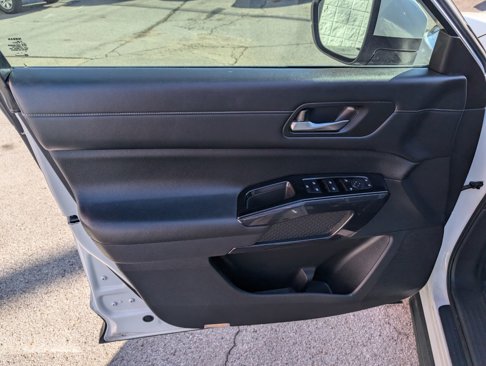 Used 2022 Nissan Pathfinder SV image 11