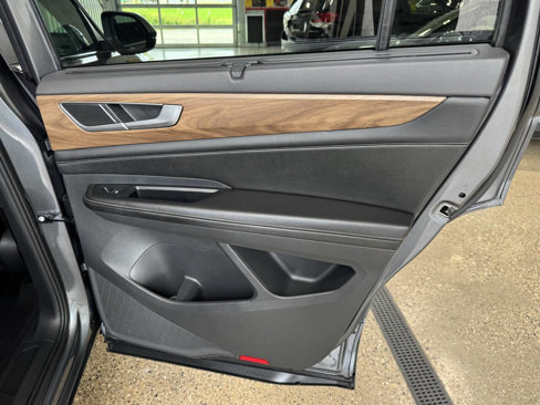 Used 2024 Volkswagen Atlas SE image 40