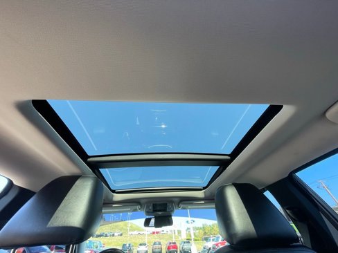 Used 2018 Chrysler 300 Limited w/ Safetytec Plus Group image 19