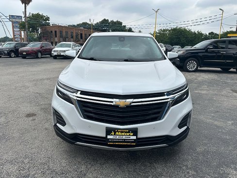 Used 2023 Chevrolet Equinox LT image 2