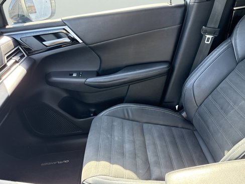 Used 2022 Mitsubishi Outlander SE image 22