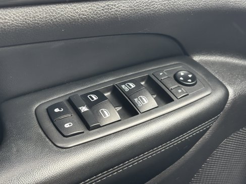 Used 2019 Jeep Grand Cherokee Laredo w/ Laredo X Package image 13