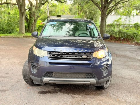 Used 2016 Land Rover Discovery Sport SE image 2