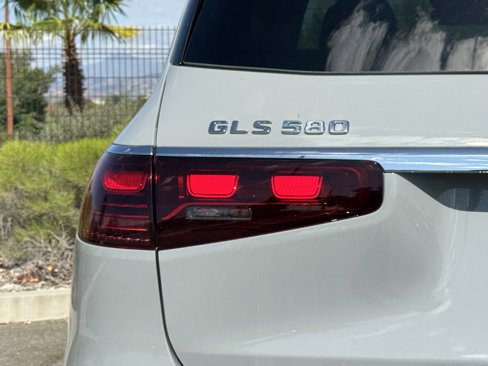 New 2026 Mercedes-Benz GLS 580 4MATIC image 12