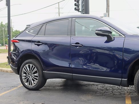 Used 2024 Toyota Venza XLE image 4