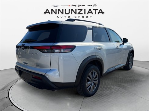 Used 2025 Nissan Pathfinder SV image 5