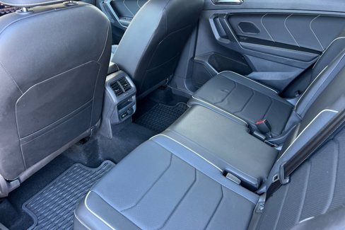 Certified 2022 Volkswagen Tiguan SEL R-Line image 12