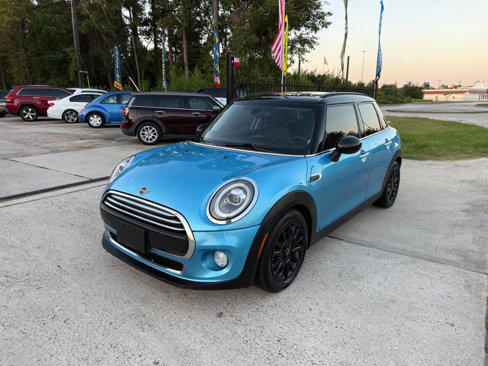 Used 2019 MINI Cooper 4-Door Hardtop w/ Premium Package image 2