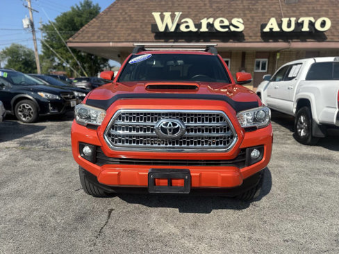 Used 2017 Toyota Tacoma TRD Sport image 3