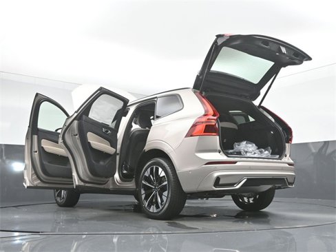 New 2026 Volvo XC60 B5 Plus w/ Protection Package Premier image 56