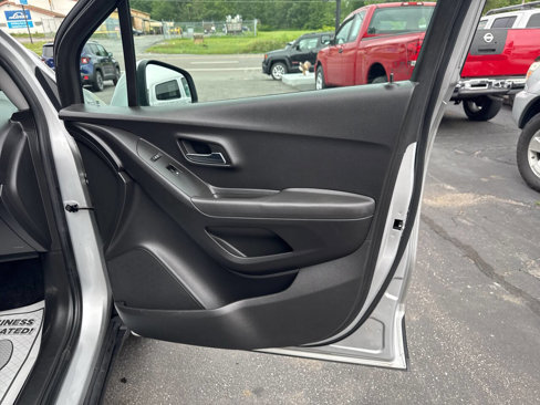 Used 2018 Chevrolet Trax LS image 24