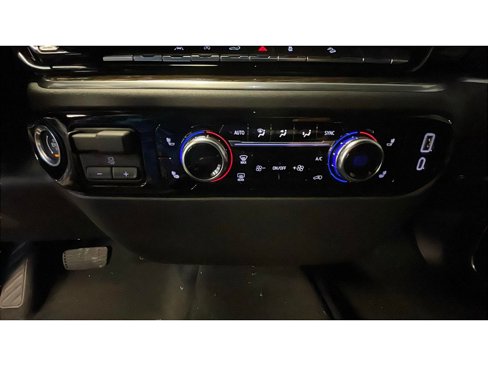 New 2026 GMC Sierra 1500 SLE image 13