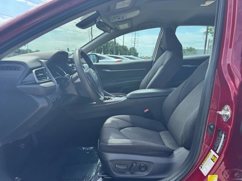 Used 2019 Toyota Camry LE image 11