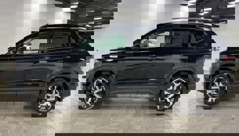 New 2025 Volkswagen Taos SEL image 4