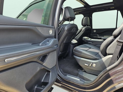 New 2025 Lincoln Navigator Reserve image 23