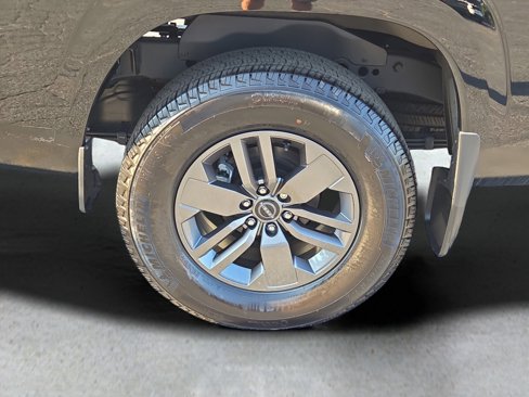 Used 2025 Nissan Frontier SV image 3