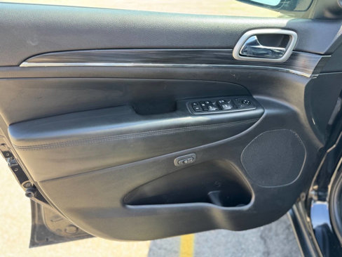 Used 2019 Jeep Grand Cherokee Limited image 10