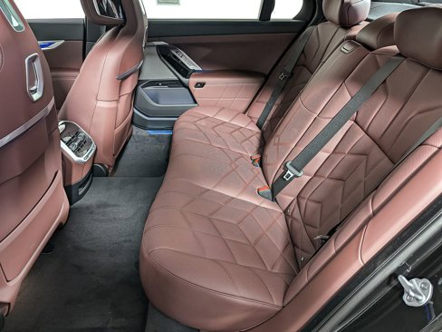 New 2026 BMW 750e xDrive w/ Premium Package image 35