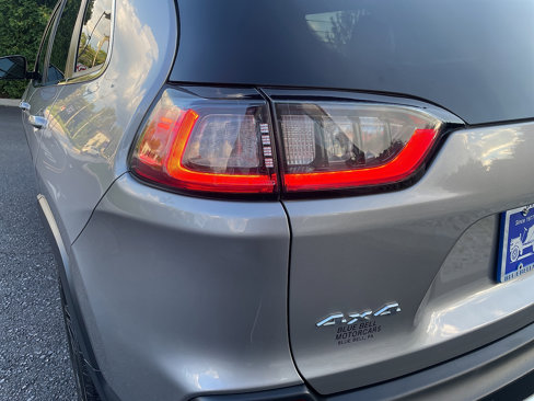 Used 2019 Jeep Cherokee Limited image 22