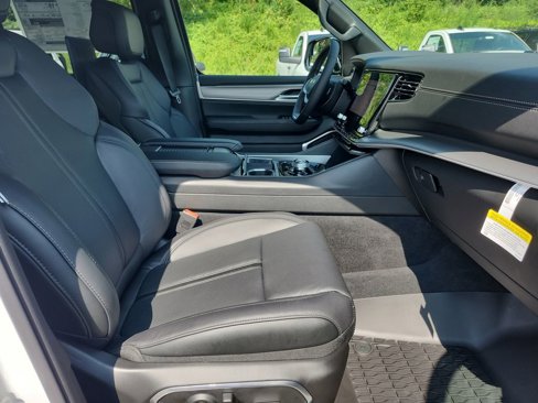 New 2025 Jeep Wagoneer L Series II image 38