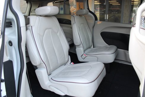 Used 2020 Chrysler Pacifica Limited image 18