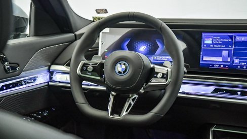 New 2026 BMW 750e xDrive image 14