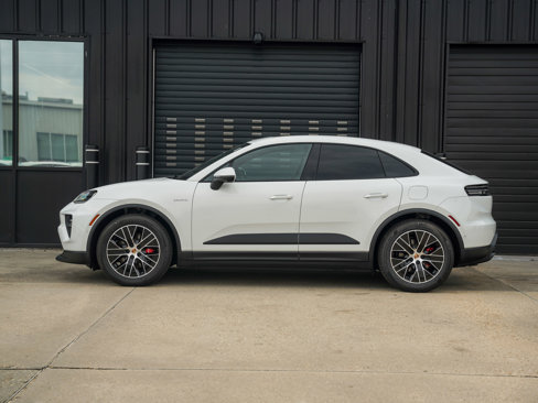 New 2025 Porsche Macan 4S Electric image 10