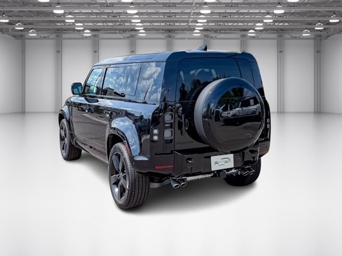 New 2025 Land Rover Defender 110 V8 image 3
