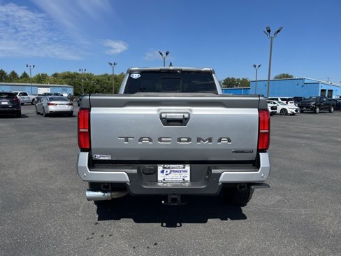 Used 2024 Toyota Tacoma Limited image 3