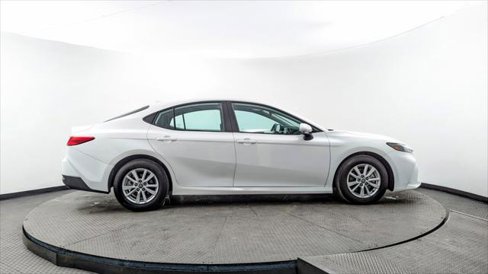 Used 2025 Toyota Camry LE image 8