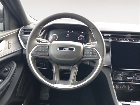 New 2025 Jeep Grand Cherokee Limited w/ Black Appearance Package image 13