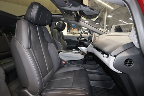 Certified 2025 Cadillac Optiq Sport 2 w/ LPO, Floor Liner Package image 26