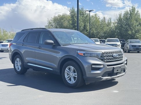 Used 2023 Ford Explorer XLT w/ Equipment Group 202A image 5
