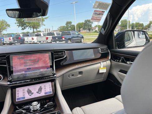 New 2025 Jeep Grand Wagoneer 4WD image 52