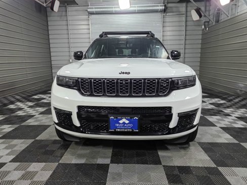 Used 2023 Jeep Grand Cherokee L Summit image 3