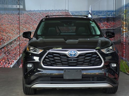 Used 2022 Toyota Highlander Platinum image 3