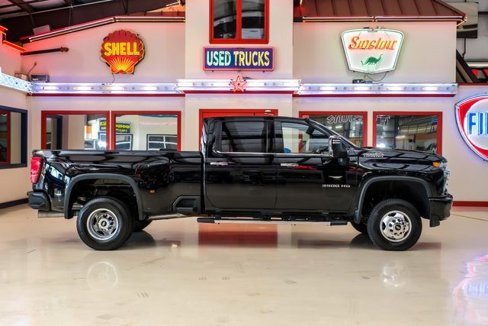 Used 2022 Chevrolet Silverado 3500 High Country w/ Safety Package II image 11