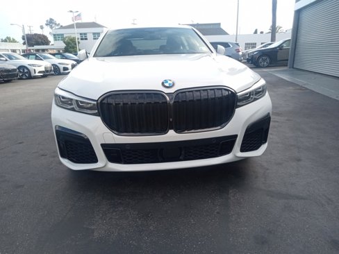 Used 2022 BMW 750i xDrive w/ Autobahn Package image 2