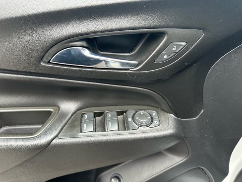 Used 2023 Chevrolet Equinox LT image 12