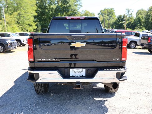 Certified 2024 Chevrolet Silverado 3500 LTZ w/ LTZ Premium Package image 7