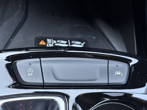 New 2026 Chevrolet Trax RS w/ Sunroof Package image 32