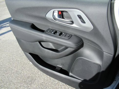 New 2026 Chrysler Pacifica Limited w/ S Appearance Package image 27