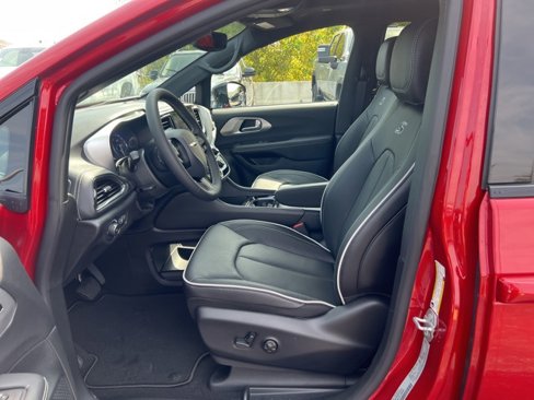 New 2026 Chrysler Pacifica Limited image 17