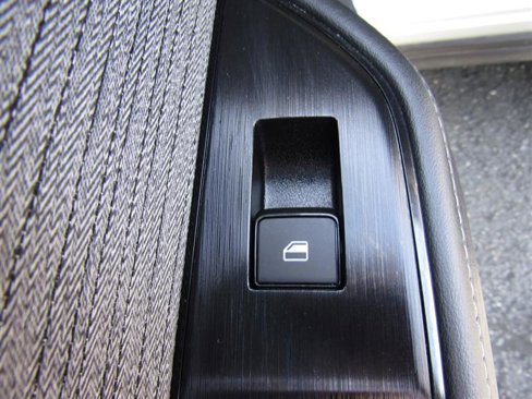 Used 2022 Nissan Rogue SV image 25