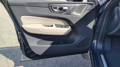 New 2026 Volvo XC60 B5 Plus w/ Climate Package image 8